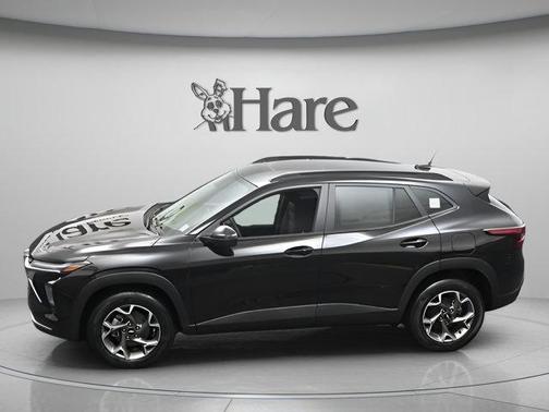 Mosaic Black Metallic 2026 Chevrolet Trax LT