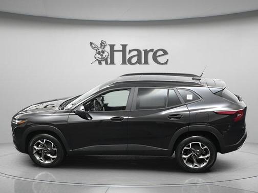 Mosaic Black Metallic 2026 Chevrolet Trax LT
