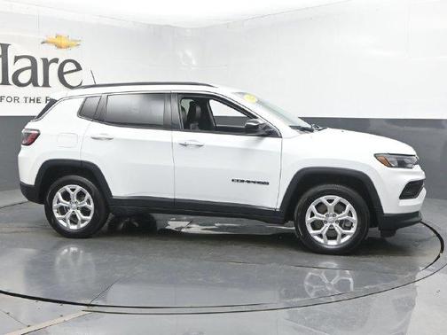 Bright White Clearcoat 2024 Jeep Compass Latitude