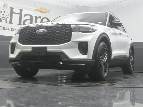 White Metallic 2025 Ford Explorer ST-Line