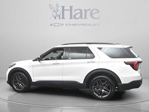 White Metallic 2025 Ford Explorer ST-Line
