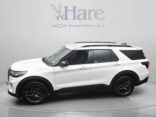 White Metallic 2025 Ford Explorer ST-Line
