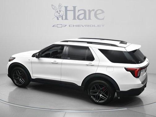White Metallic 2025 Ford Explorer ST-Line