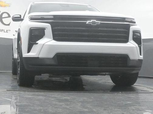 Summit White 2026 Chevrolet Traverse LT
