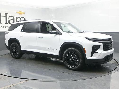 Summit White 2026 Chevrolet Traverse LT