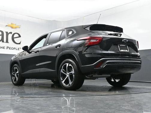 Mosaic Black Metallic 2026 Chevrolet Trax 1RS