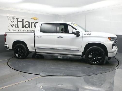 Iridescent Pearl Tricoat 2023 Chevrolet Silverado 1500 High Country