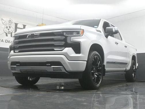 Iridescent Pearl Tricoat 2023 Chevrolet Silverado 1500 High Country