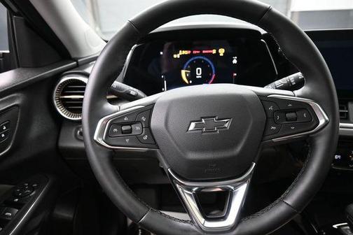 Mosaic Black Metallic 2025 Chevrolet Trax ACTIV