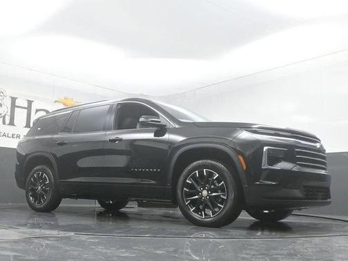 Mosaic Black Metallic 2026 Chevrolet Traverse LT