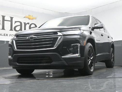 Mosaic Black Metallic 2023 Chevrolet Traverse LT Cloth