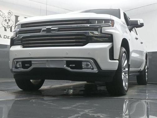 Iridescent Pearl Tricoat 2021 Chevrolet Silverado 1500 High Country
