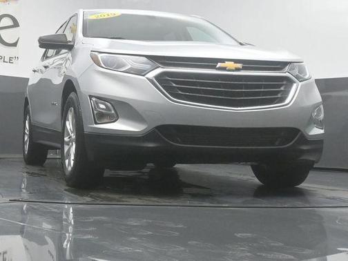 Silver Ice Metallic 2019 Chevrolet Equinox LS