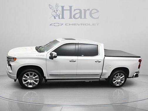 Iridescent Pearl Tricoat 2022 Chevrolet Silverado 1500 High Country
