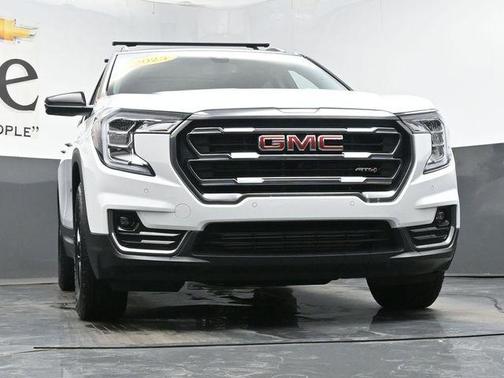 Summit White 2023 GMC Terrain AT4
