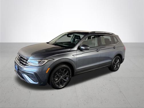 Platinum Gray Metallic 2024 Volkswagen Tiguan 2.0T SE
