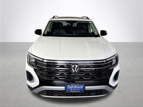 Pure White 2025 Volkswagen Atlas 2.0T Peak Edition