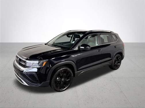 Deep Black Pearl Effect 2023 Volkswagen Taos 1.5T SE
