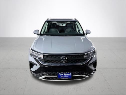 Pure Gray 2022 Volkswagen Taos 1.5T SE