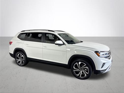 Pure White 2023 Volkswagen Atlas 2.0T SE