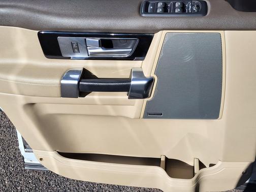 2016 Land Rover LR4 Base