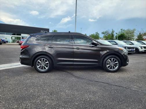 2017 Hyundai SANTA FE SE