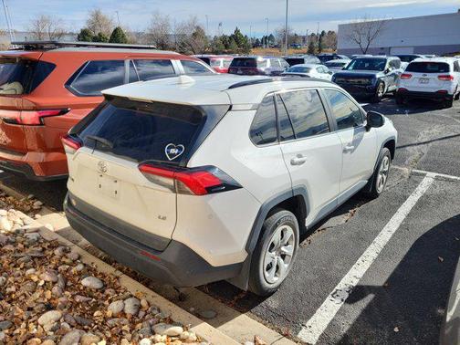 2020 Toyota RAV4 LE