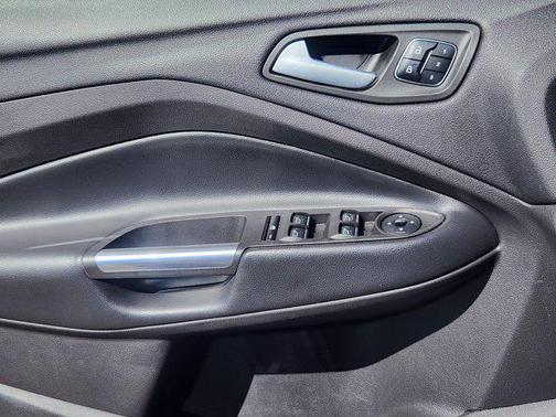 White Platinum Metallic Tri-Coat 2019 Ford Escape Titanium