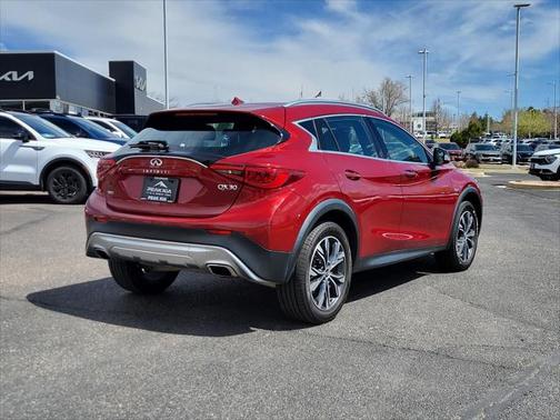 2018 INFINITI QX30 Luxury