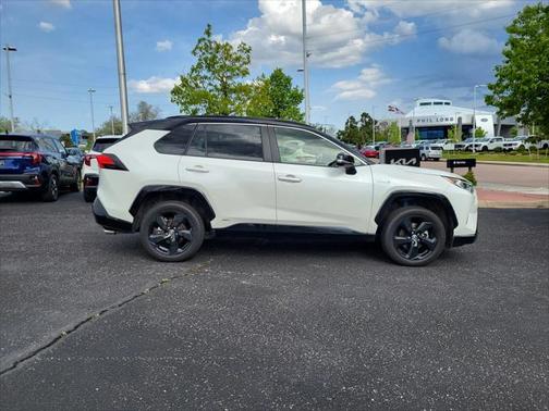 2020 Toyota RAV4 Hybrid SE
