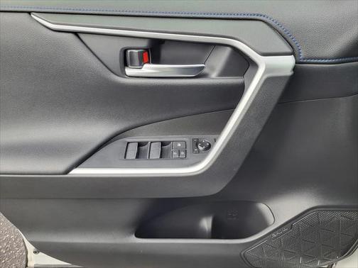 2020 Toyota RAV4 Hybrid SE