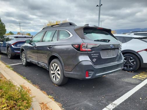 2022 Subaru Outback Base