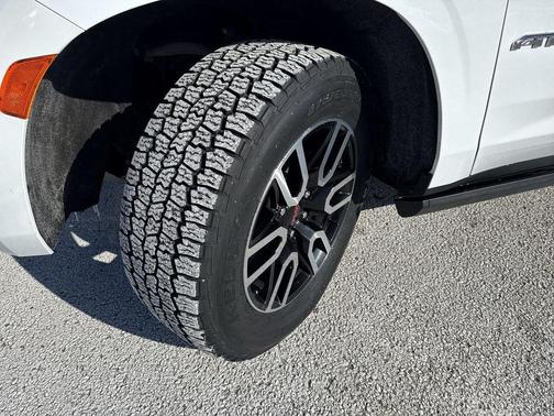 2024 GMC Yukon 4WD AT4