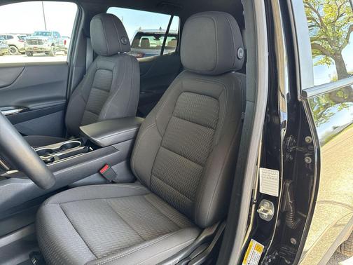 Mosaic Black Metallic 2026 Chevrolet Equinox 1LT