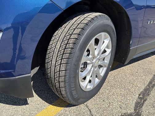 Pacific Blue Metallic 2019 Chevrolet Equinox 1LT