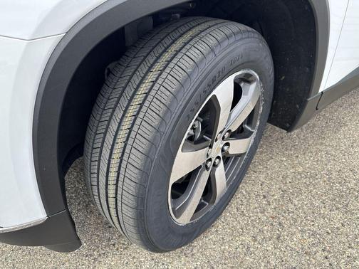 Summit White 2021 Chevrolet Traverse LT Leather