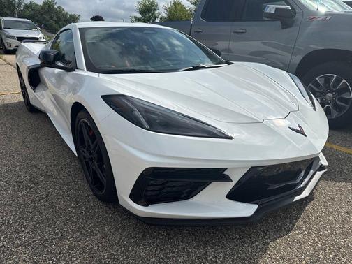 Arctic White 2024 Chevrolet Corvette Stingray w/2LT