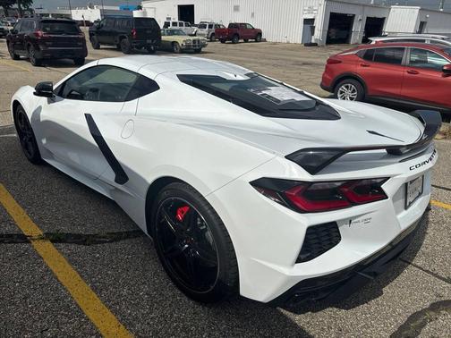Arctic White 2024 Chevrolet Corvette Stingray w/2LT
