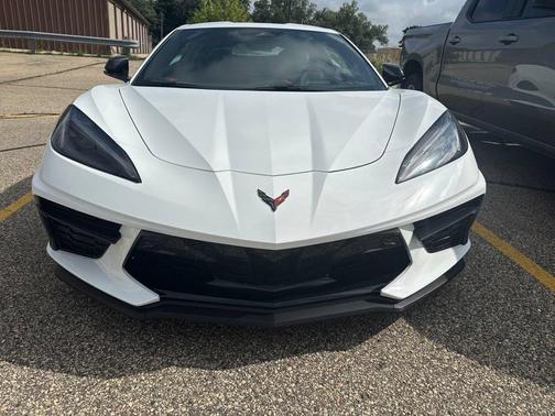 Arctic White 2024 Chevrolet Corvette Stingray w/2LT