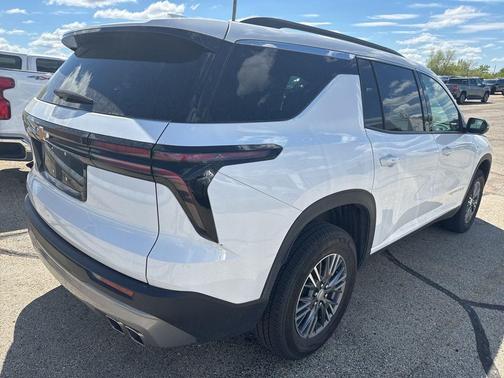 Summit White 2025 Chevrolet Traverse LT