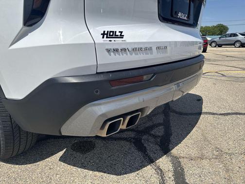 Summit White 2025 Chevrolet Traverse LT