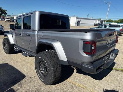 Billet Silver Metallic Clearcoat 2020 Jeep Gladiator Overland