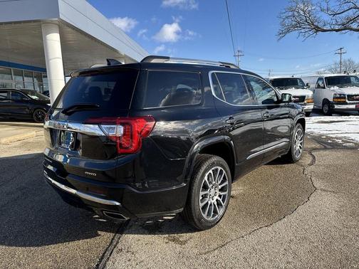 2023 GMC Acadia Denali