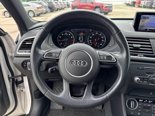Cortina White 2018 Audi Q3 2.0T Premium