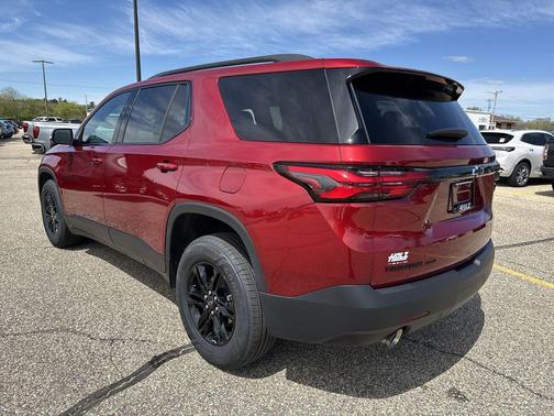 Radiant Red Tintcoat 2023 Chevrolet Traverse LT Cloth