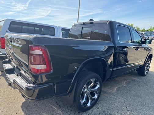 Diamond Black Crystal Pearlcoat 2022 RAM 1500 Limited