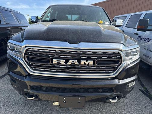 Diamond Black Crystal Pearlcoat 2022 RAM 1500 Limited