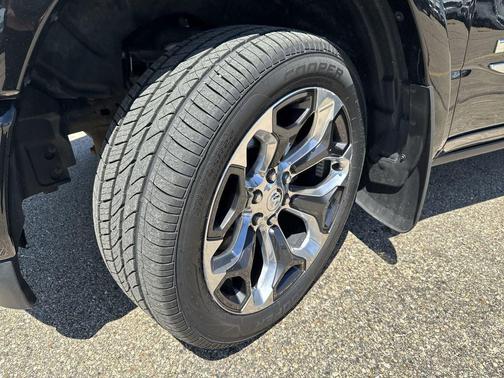 Diamond Black Crystal Pearlcoat 2022 RAM 1500 Limited