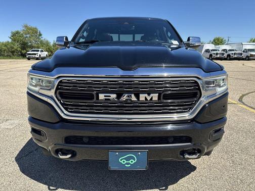Diamond Black Crystal Pearlcoat 2022 RAM 1500 Limited