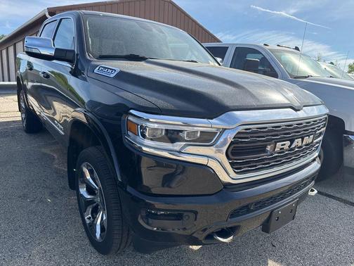 Diamond Black Crystal Pearlcoat 2022 RAM 1500 Limited